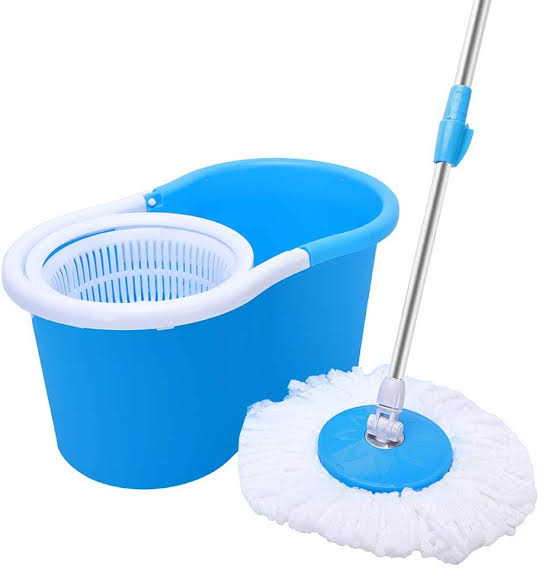 Rotating spin mop and cleaning bucket