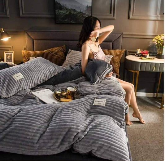 Luxury Velvet Duvet Set β 6x6(1 piece)