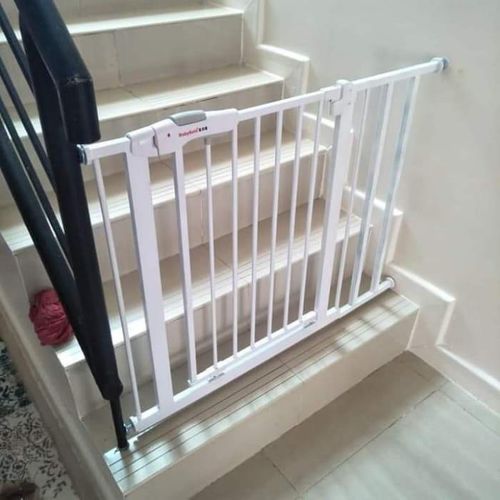 Baby/pets Safety Gate – Adjustable 76cm to 103cm