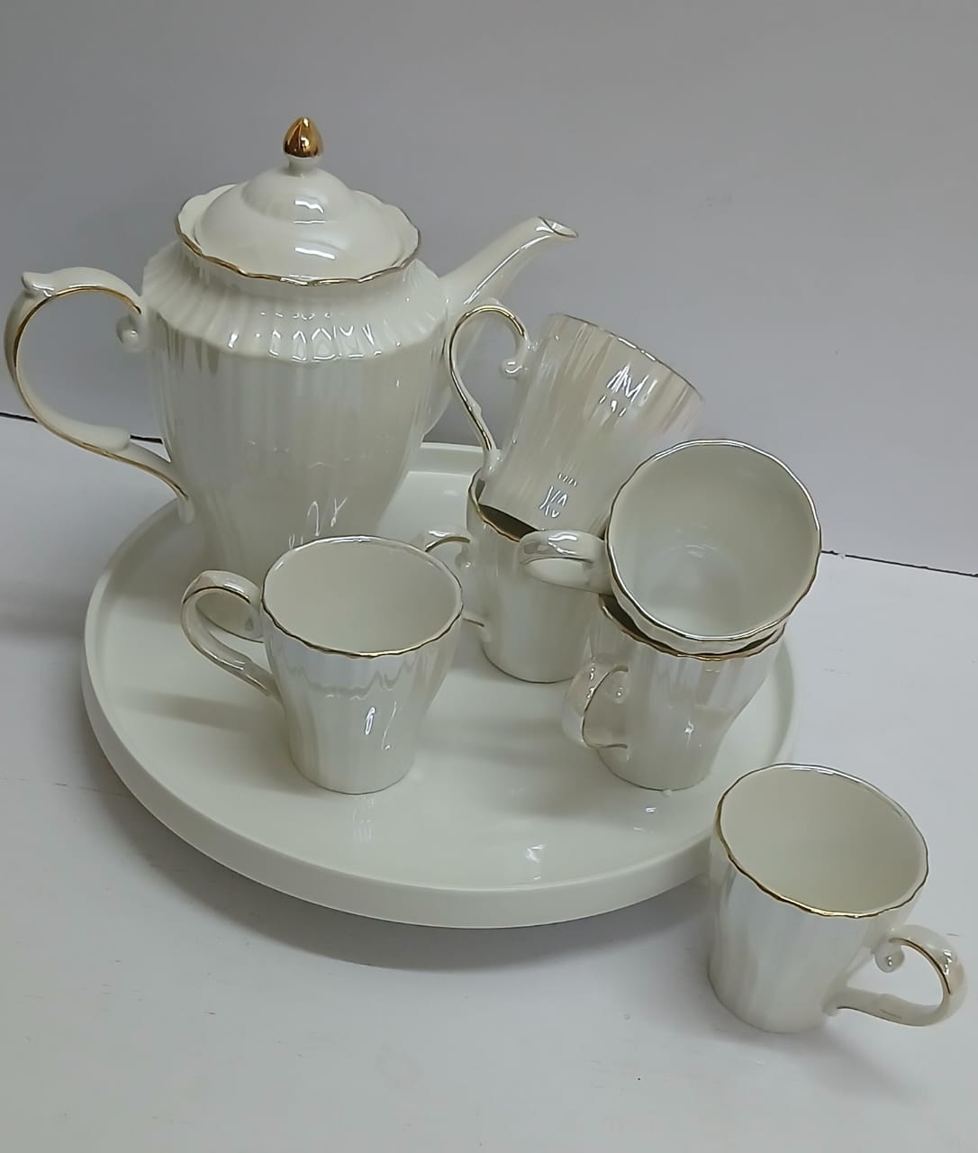 Nordic Tea Set – Elegant Minimalist Serveware for Modern Homes white and gold