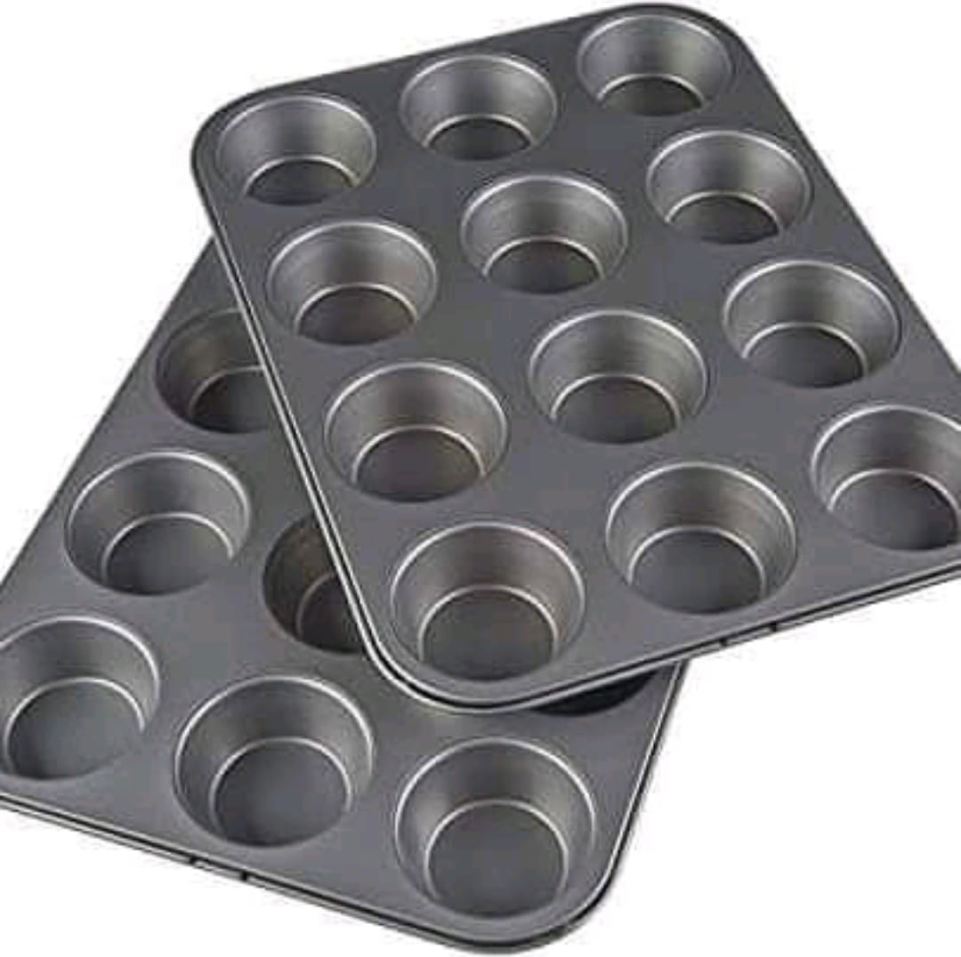 12-Hole Queen Cake Mould – Non-Stick Baking Pan for Muffins & Cupcakes