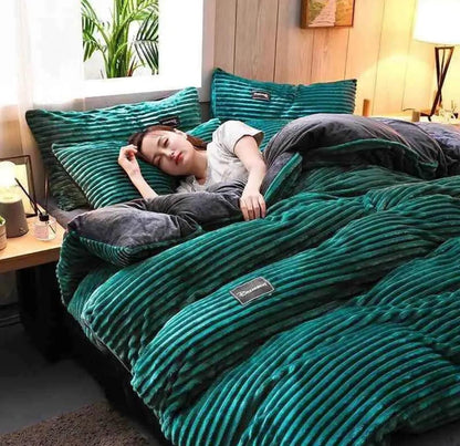 Luxury Velvet Duvet Set – 6x7 (4 Pieces)